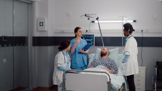 Imagen de referencia de personas en urgencias. 