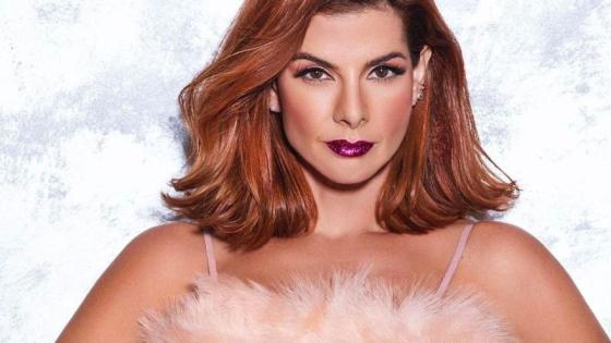 Carolina Cruz cantando