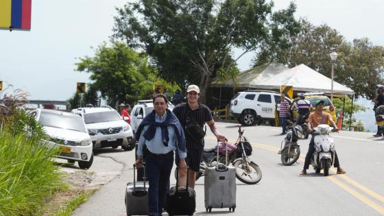 Bloqueos en Santander afecta a viajeros. 