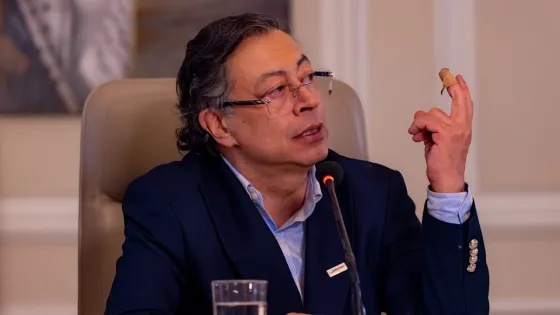 Petro se retracta por frase contra mujeres periodistas