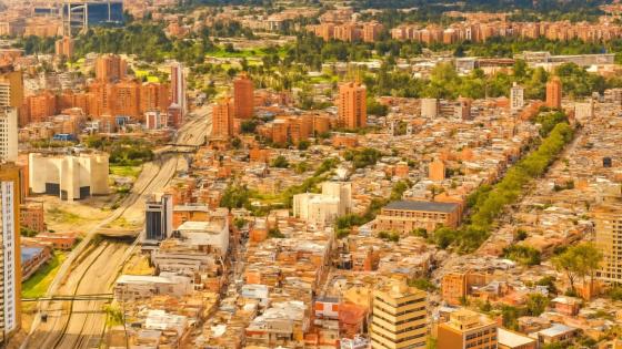 Edificio moderno diseñado para soportar sismos sin daños