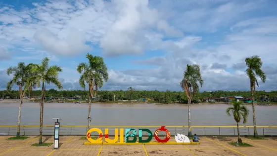 es la fachada de quibdo despues del sismo que vuelve a florecer