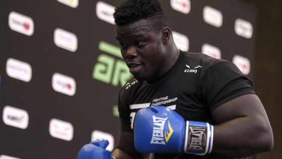 ‘Hulk senegalés’ debuta con un violento nocaut en la MMA