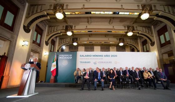 AMLO aumenta en un 20 % el salario mínimo en México AMLO aumenta en un 20 % el salario mínimo en México