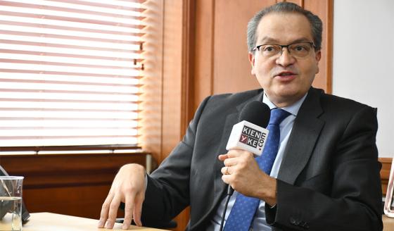 Fernando Carrillo líder de la 7a Papeleta en 1990