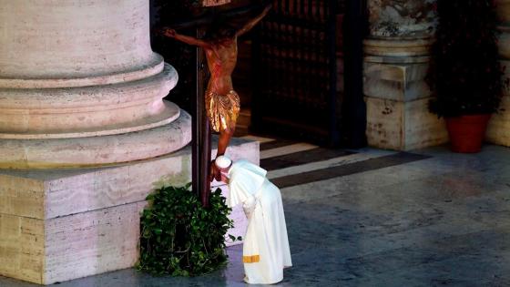 Papa Francisco ante el Cristo Milagroso