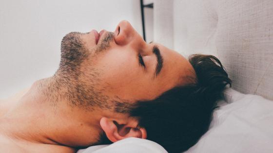 Hombres cierran los ojos en el sexo Hombres cierran los ojos en el sexo