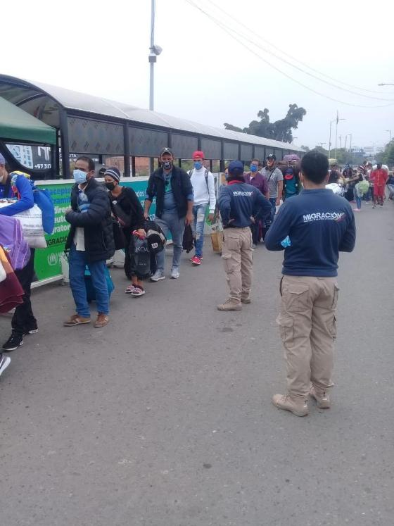 Venezolanos saliendo de Colombia