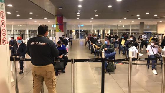 Colombianos llegaron desde República Dominicana Colombianos llegaron desde República Dominicana