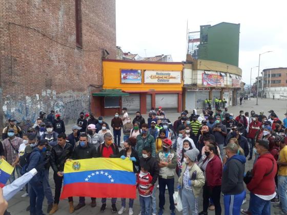Venezolanos protestan en el centro de Bogotá pidiendo ayuda del Distrito