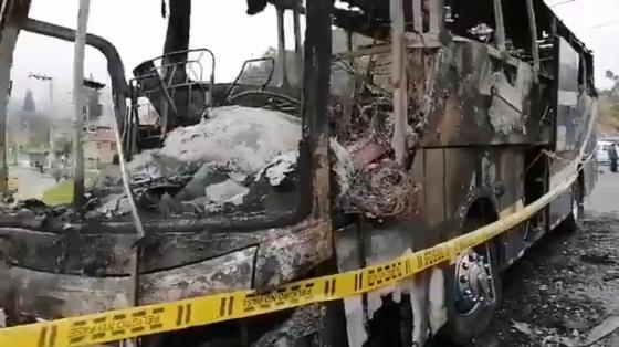 Incendian bus intermunicipal en el sur de Bogotá Incendian bus intermunicipal en el sur de Bogotá