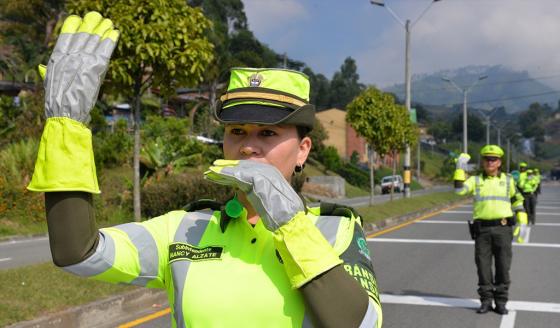 Intensifican los controles de tránsito en las vías del país durante en puente festivo Intensifican los controles de tránsito en las vías del país durante en puente festivo