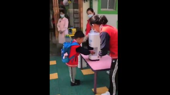 desinfección en colegio de China por coronavirus desinfección en colegio de China por coronavirus
