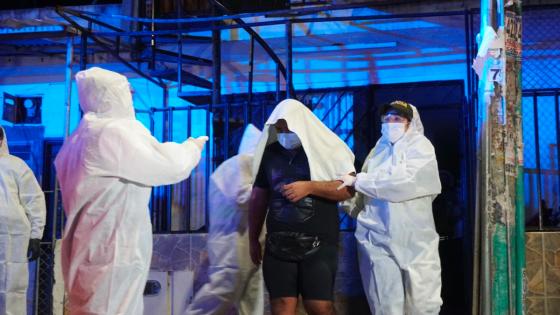 Sorprenden a 20 hombres en una fiesta sexual durante la cuarentena en Cali Sorprenden a 20 hombres en una fiesta sexual durante la cuarentena en Cali