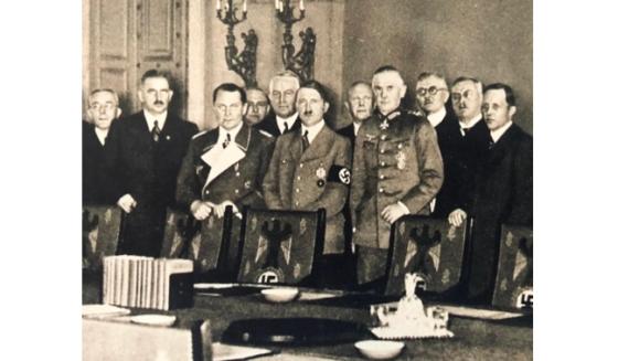 Armando Martí / El Führer Adolf Hitler y su gabinete  a comienzos de la Segunda Guerra Mundial
