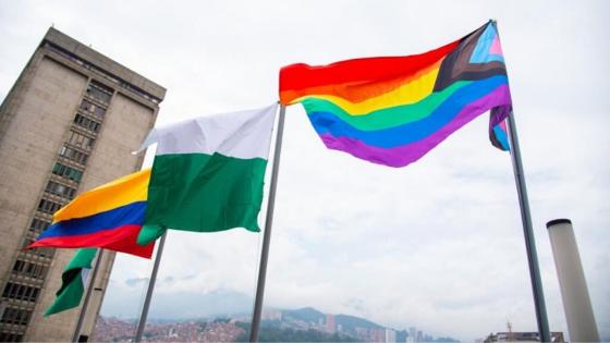 bandera LGBTIQ+ en Medellín bandera LGBTIQ+ en Medellín