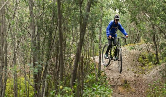 habitantes con palos evitan que lleguen ciclistas a pueblo
