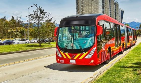 130 buses biarticulados de TransMilenio llegan a Bogotá