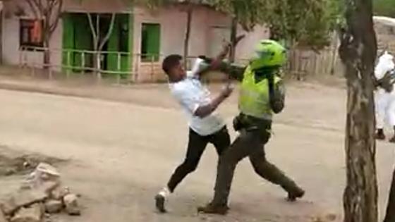 Pelea policías Ponedera Pelea policías Ponedera