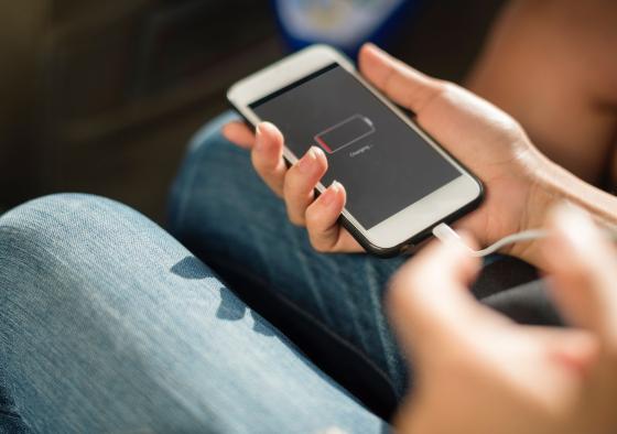 Cargando celular cómo cuidar tu smartphone