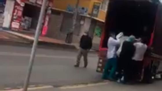 Cadáver trasladado en camión Bosa Piamonte Cadáver trasladado en camión Bosa Piamonte