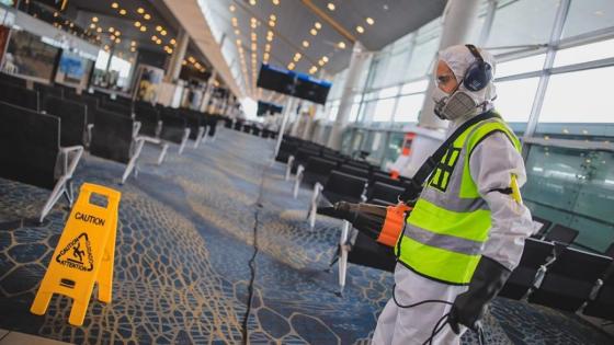 Protocolos de bioseguridad en aeropuertos y aerolíneas con pasajeros
