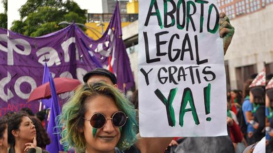Aborto: penalizarlo o despenalizarlo por completo