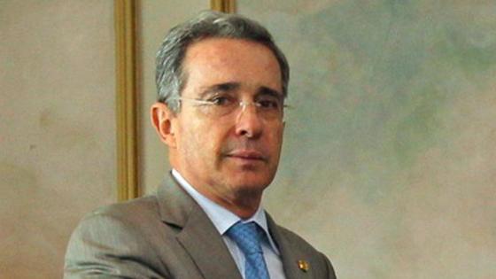 calle Álvaro Uribe en Estados Unidos