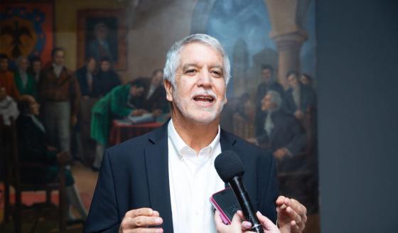 Enrique Peñalosa sigue defendiendo Transmilenio por la séptima Enrique Peñalosa sigue defendiendo Transmilenio por la séptima