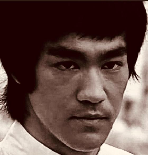 Twitter oficial @brucelee Twitter oficial @brucelee