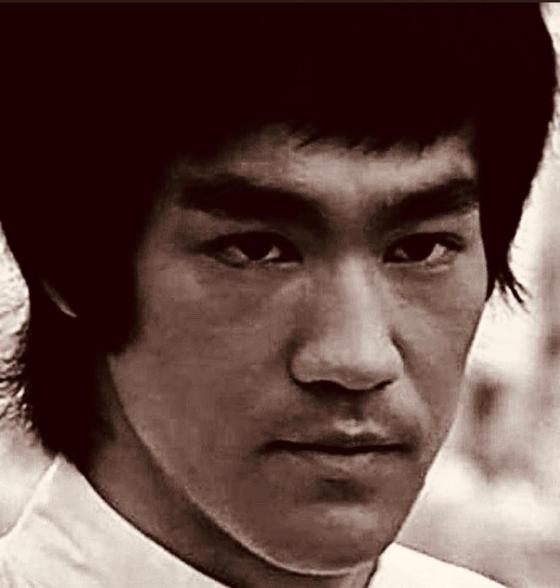 Twitter oficial @brucelee