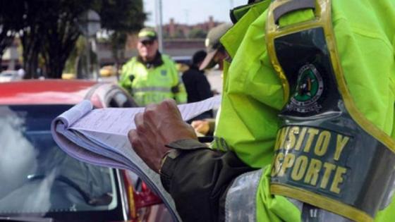 agentes civiles y policía de tránsito