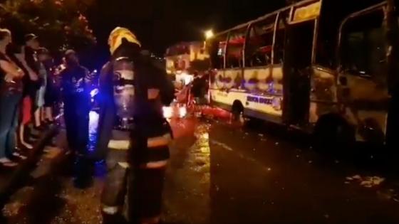 Incendio de tres buses en Medellín