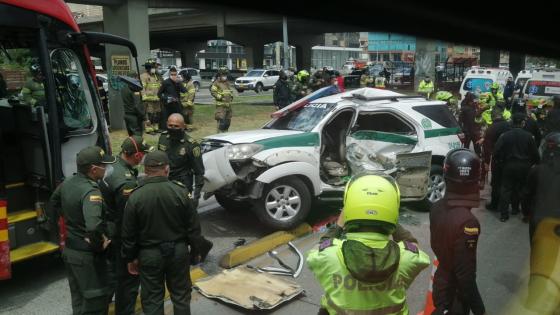 Grave accidente entre bus de Transmilenio y patrulla de la Policía