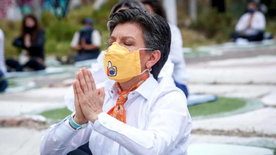 Claudia López recibe críticas por su meditación en el Bronx Claudia López recibe críticas por su meditación en el Bronx