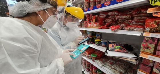Decomisan más de 500 kilos de dulces en mal estado que serían comercializados en Bogotá
