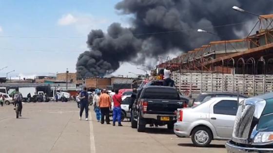 Se registra fuerte incendio cerca a Corabastos