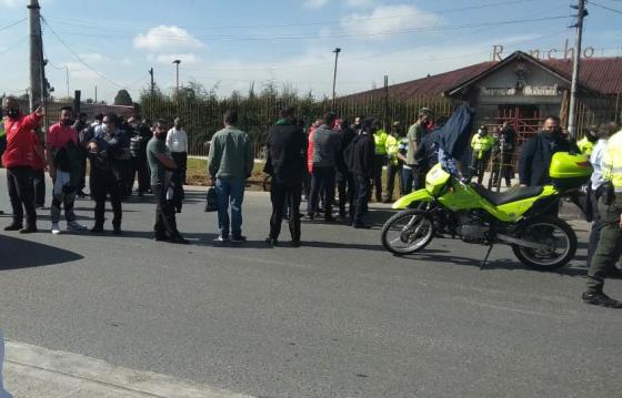 Cientos de conductores protestan por bicicarril en la Calle 13 