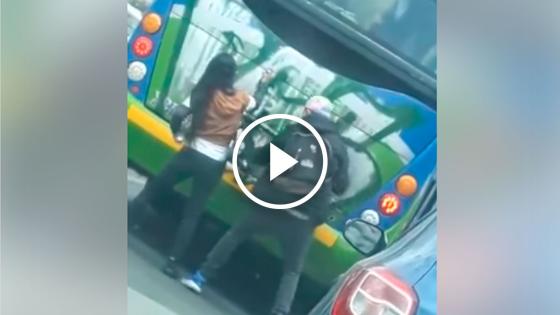 VIDEO | Vandalizan bus del SITP a plena luz del día