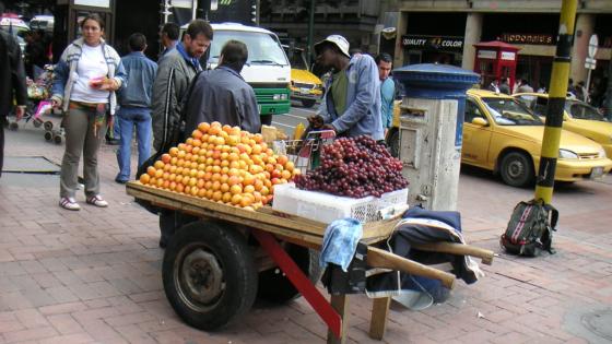 Vendedores ambulantes tendrían que pagar por uso del espacio público Vendedores ambulantes tendrían que pagar por uso del espacio público