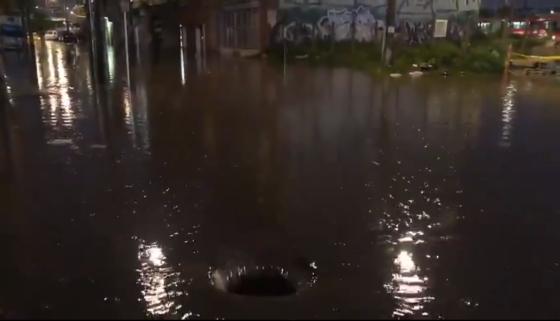 La lluvia causó una emergencia en el sector de Barrios Unidos.