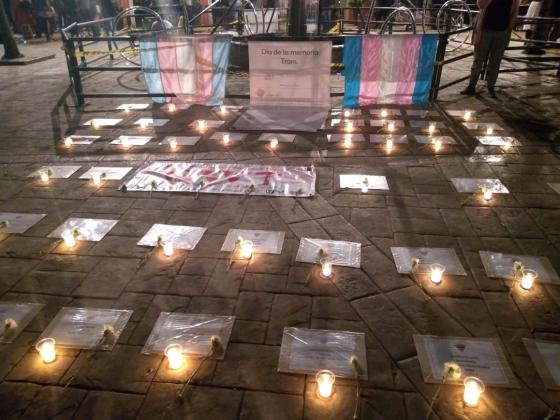 Velatón en honor a las personas trans asesinadas Velatón en honor a las personas trans asesinadas