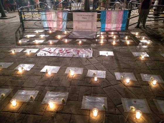 Velatón en honor a las personas trans asesinadas