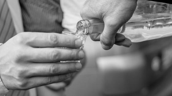 En Itagüí mataron a un joven por dejar caer una botella de aguardiente En Itagüí mataron a un joven por dejar caer una botella de aguardiente