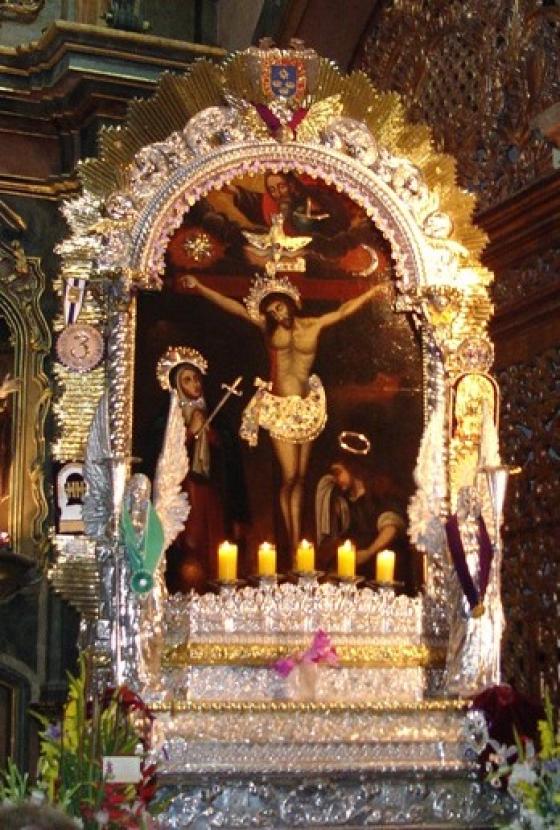 Este cristo resistió a dos terremotos pese a estar pintado sobre una pared de adobe. Este cristo resistió a dos terremotos pese a estar pintado sobre una pared de adobe.