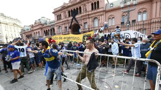Se registran incidentes en Buenos Aires durante el velorio de Maradona