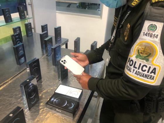Policía incautó cargamento de IPhone 12 contrabandeado