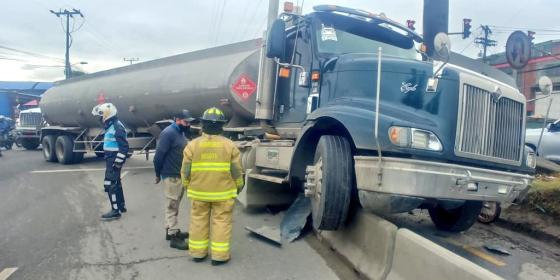 Microsueño de un conductor causó tremendo accidente en la Calle 13 