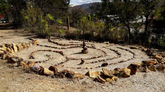 A las afueras de Villa de Leyva, camino hacia las atracciones arqueológicas, se alza Fibas, un jardín que es también un sitio para sanar la mente.