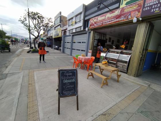 La carrera 50 con avenida Primero de Mayo se convierte cada año en el centro de las delicias decembrinas de Bogotá